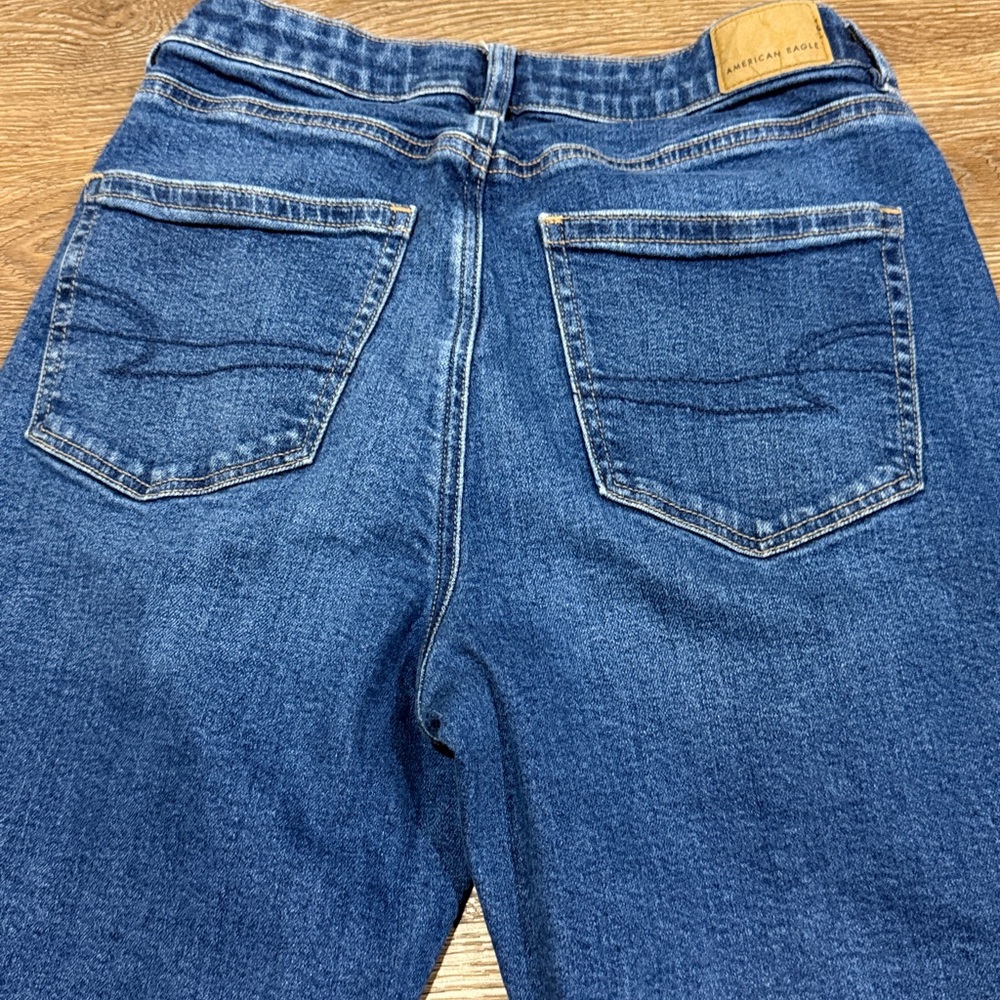 American Eagle Outfitters High-Rise Mom Jeans - Picture 8 of 9
